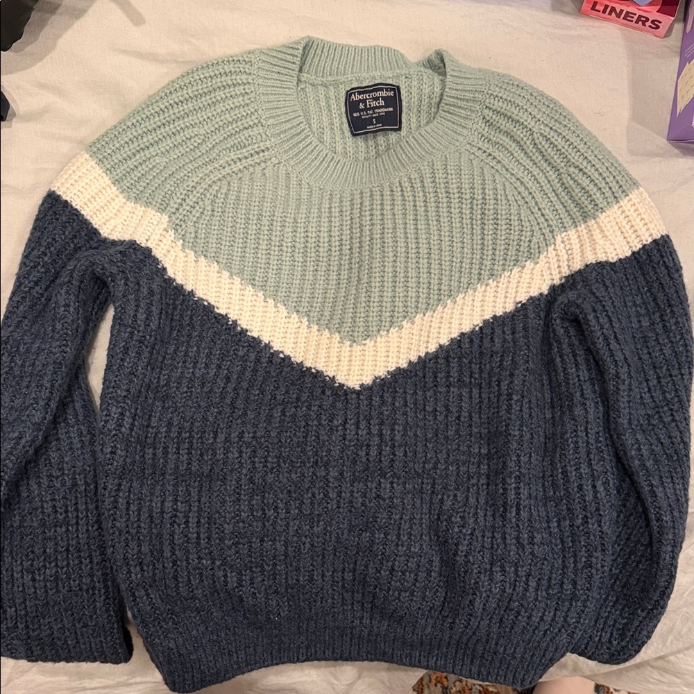Abercrombie & Fitch Women's Mint and Navy Sweater
